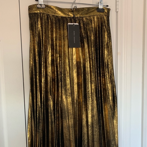 Zara Pleated Gold Midi skirt - Picture 2 of 2